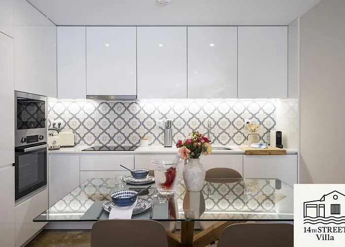 14th Street - * Espinho (Aveiro)